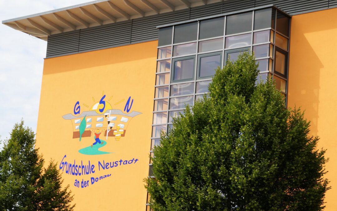 Neue Fassade bei der Grundschule in Neustadt